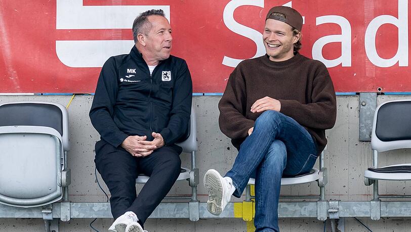 Löwen-Trainer Markus Kauczinski (l.) im Gespräch mit dem noch verletzten Sechzig-Kapitän Jesper Verlaat. Löwen-Trainer Markus Kauczinski (l.) im Gespräch mit dem noch verletzten Sechzig-Kapitän Jesper Verlaat.