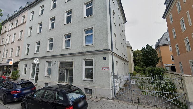 Das Haus Schlei&szlig;heimer Stra&szlig;e 90 steht seit Jahren leer.