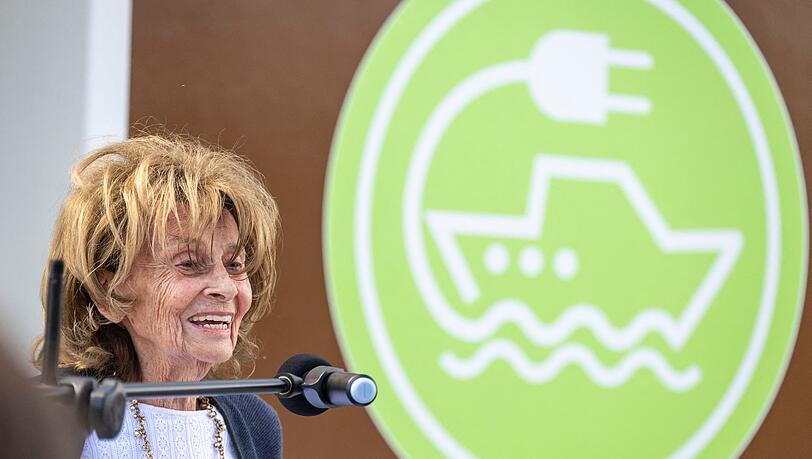 Charlotte Knobloch ist Taufpatin des neuen Schiffs. Charlotte Knobloch ist Taufpatin des neuen Schiffs.