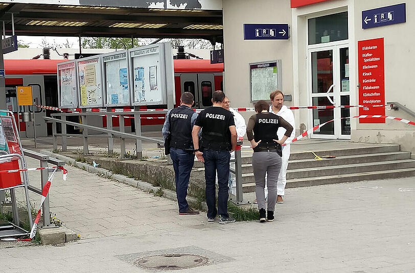 Tödliche Messerstecherei in Grafing-Bahnhof. Die Bilder vom Tatort.