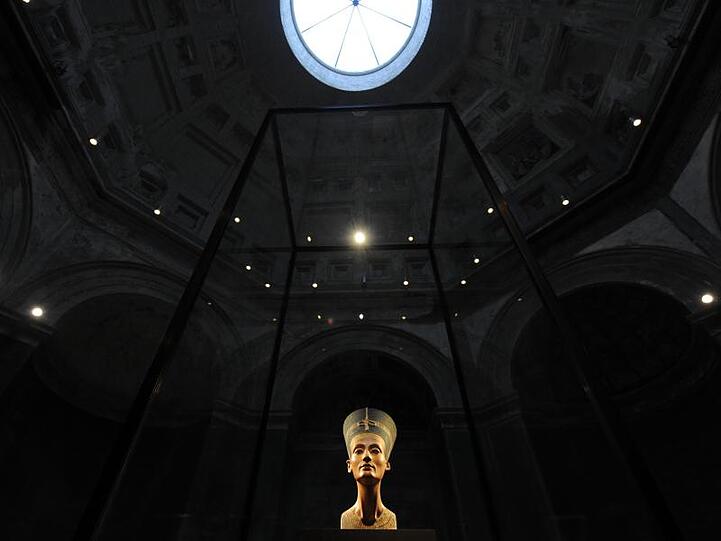 Das Neue Museum mit Nofretete und die benachbarten Häuser locken normalerweise jährlich Millionen Besucher auf die Museumsinsel.