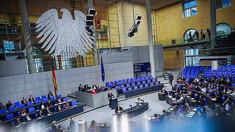 Für den Gesetzentwurf der Koalition votierten 371 Abgeordnete, 226 Parlamentarier stimmten dagegen.