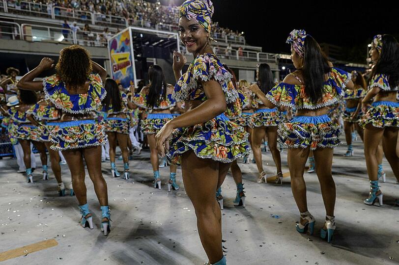 In Rio de Janeiro, der Karneval-Stadt schlechthin, sind die Leute aus dem Häuschen. Kaum zu glauben dass diese Bilder von einer Probe stammen.