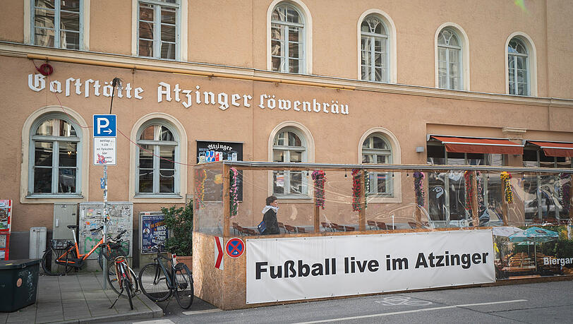 Der Atzinger-Schanigarten muss nach einem Gerichtsurteil früher schließen und die Sitzplätze reduzieren. Der Atzinger-Schanigarten muss nach einem Gerichtsurteil früher schließen und die Sitzplätze reduzieren.