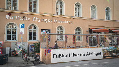 Der Atzinger-Schanigarten muss nach einem Gerichtsurteil früher schließen und die Sitzplätze reduzieren.