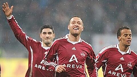 Julian, geh&rsquo; du voran: Mehmet Ekici (l.) und Timothy Chandler (r.) wollen mit Rückkehrer Julian Schieber den Lauterer Betzenberg stürmen.