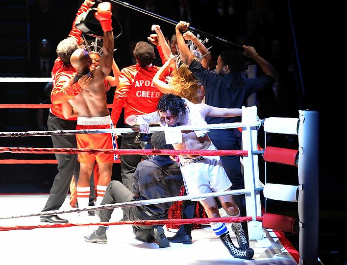 Der Schauspieler Drew Sarich (als Rocky, l) und Terence Archie (als Apollo).