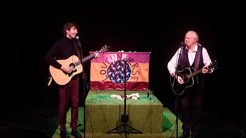 Phil Newton und sein Sohn John.