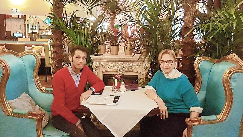 Francesco Gulla und Elisabeth Schmidbauer müssen ausziehen. Francesco Gulla und Elisabeth Schmidbauer müssen ausziehen.