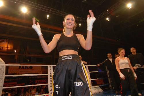 Kickbox-Weltmeisterin war sie schon. Jetzt hat sie auch den Doktortitel: Die Münchnerin Christine Theiss