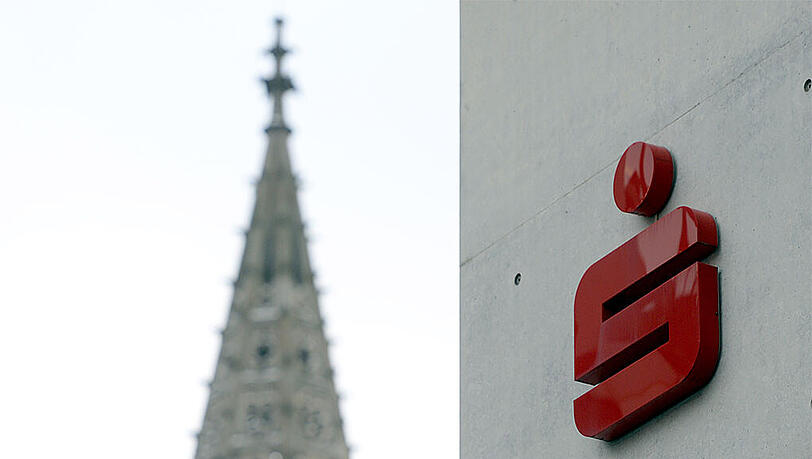 Die Sparkassen-Filiale in der Ulmer Innenstadt. Ein Streit um die Kündigung gut verzinster Sparverträge bei der Sparkasse Ulm wird vor dem Landgericht Ulm ausgetragen. Die Sparkassen-Filiale in der Ulmer Innenstadt. Ein Streit um die Kündigung gut verzinster Sparverträge bei der Sparkasse Ulm wird vor dem Landgericht Ulm ausgetragen.