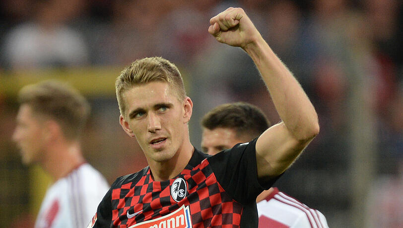Erzielte gegen den 1. FC Nürnberg in nur fünf Minuten einen Hattrick: Freiburgs Stürmer Nils Petersen. Erzielte gegen den 1. FC Nürnberg in nur fünf Minuten einen Hattrick: Freiburgs Stürmer Nils Petersen.