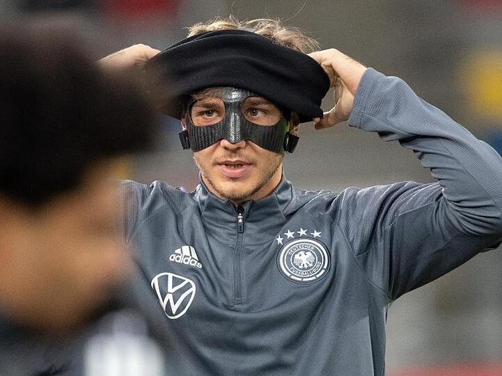 Niklas Stark trainierte mit einer Gesichtsmaske.