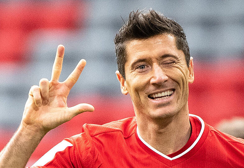 8. Saisontor: Gegen Eintracht Frankfurt schnürt Lewandowski einen Dreierpack. Das erste Tor macht er mit Links…