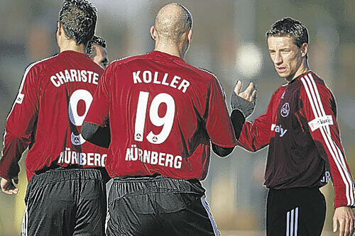 Gratuliere Kollege: Jan Koller (Mitte), diesmal als Vorbereiter, beglückwünscht Marek Mintal (rechts) zu seinen Treffern gegen Zürich.