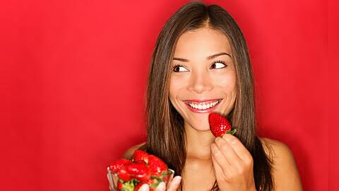 Erdbeeren halten meist nicht lange - mit diesen Tricks überdauern sie jedoch ein paar Tage.