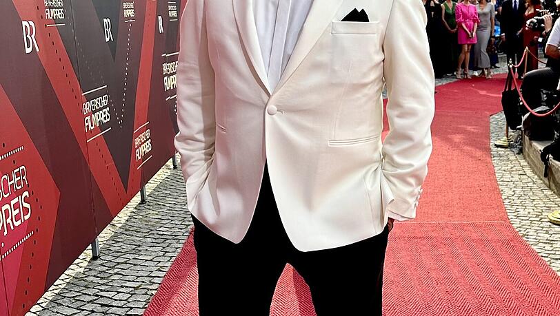 Promi-Stylist und "The Bavarian Gent" Oliver Rauh weiß, welche Looks auf dem roten Teppich punkten können. Promi-Stylist und "The Bavarian Gent" Oliver Rauh weiß, welche Looks auf dem roten Teppich punkten können.