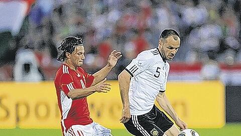 In Ungarn hat Westermann (r., gegen Huszti) sein vorerst letztes Länderspiel bestritten. Für die WM fällt der Schalker aus.