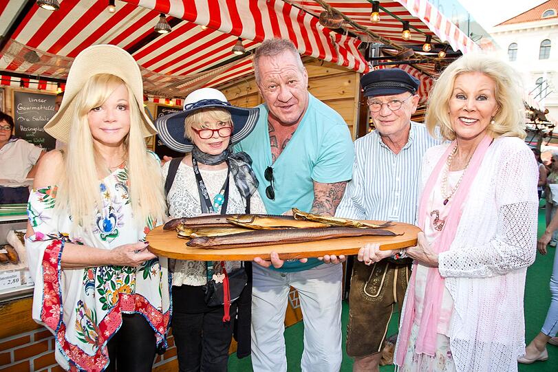 Simone Petrov, Ingrid Steeger, Hugo Bachmaier und Birgit Bergen