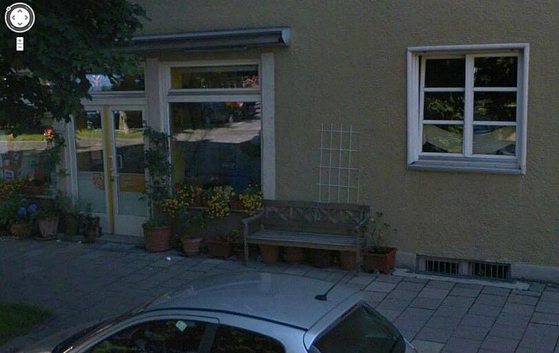 Google Earth erinnert noch an die alten Zeiten mit Bank.