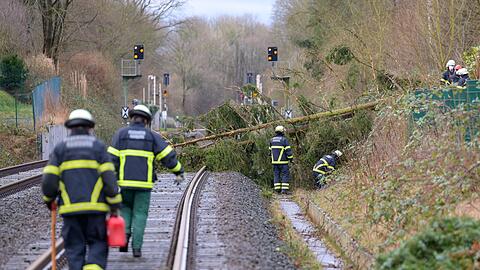 Nach Sturmtief "Zeynep" laufen die Sichtungs- und Aufr&auml;umarbeiten.