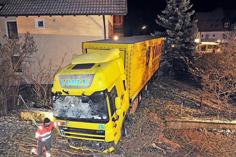 Das war knapp. In Dietersheim/ Gemeinde Eching kam es am Donnerstag Abend zu einem schweren LKW-Unfall.