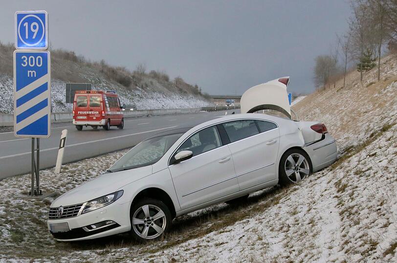 Ein Maserati ist auf der A94 ins Rutschen gekommen und in einen VW geschleudert.