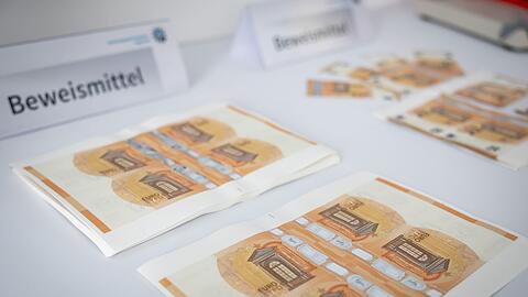 Der 50-Euro-Schein wird am h&auml;ufigsten gef&auml;lscht: 33.956 St&uuml;ck z&auml;hlte die Bundesbank in Deutschland im Jahr 2025. Das war fast die H&auml;lfte aller Euro-Bl&uuml;ten hierzulande. (Archivbild)