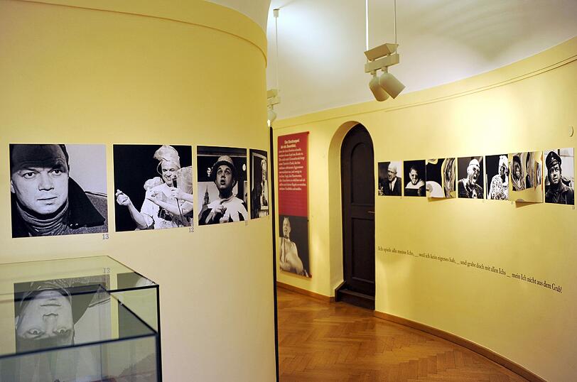 Eine kleine Ausstellung im Münchner Literaturarchiv Monacensia gewährt nun intime Einblicke in das Leben
und die Befindlichkeiten des Darstellers Jörg Hube, der im Sommer 2009 mit 65 Jahren nach schwerer Krankheit gestorben war. Die Bilder