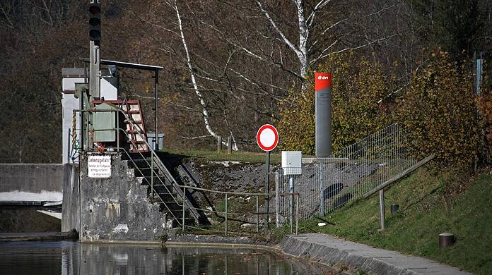 Ein Teil des Wasserkraftwerks Mühltal. Hier wurde der Wagen des Vermissten gefunden. (Archivbild)