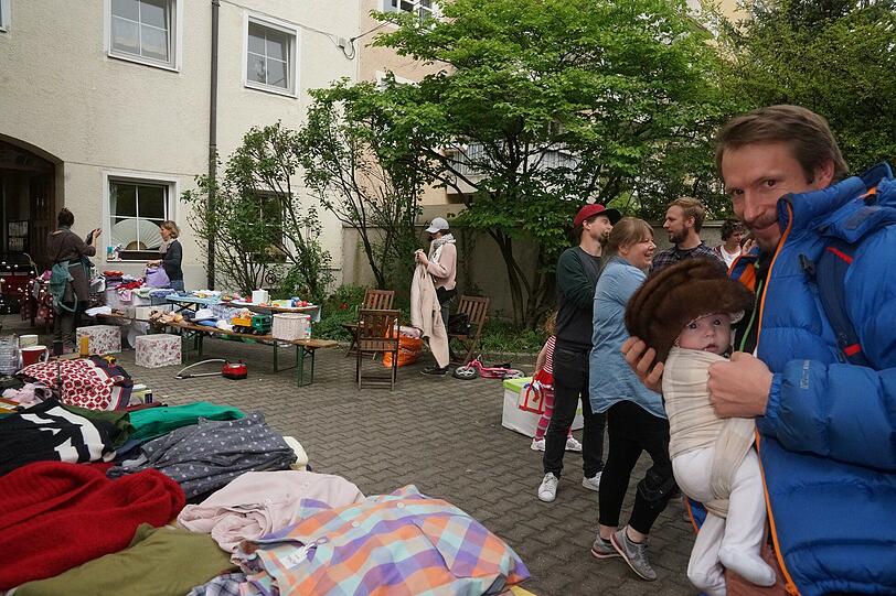 Viele Besucher auch auf dem Haidhausener Hofflomarkt.