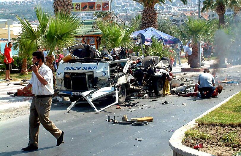 Im Juli 2005 sterben fünf Menschen, darunter eine Britin und eine Irin, bei einem Anschlag in Kusadasi.