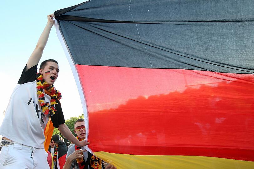 Ganz Deutschland im Freudentaumel! Schwarz-rot-goldene Fans unterstützen ihr Team! Die Bilder.