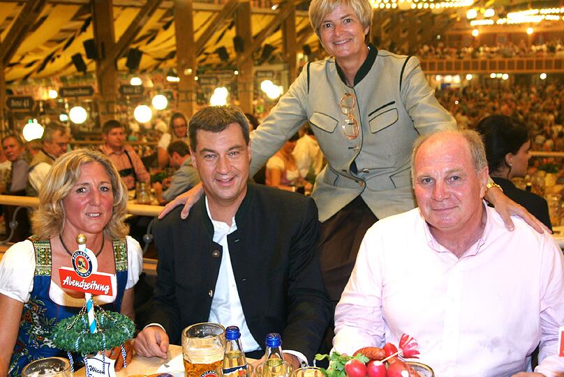 Grünen-Politikerin und OB-Kandidatin Sabine Nallinger, Bayerns Finanzminister Markus Söder, Fürstin Gloria von Thurn und Taxis und FC-Bayern-Präsident Uli Hoeneß.