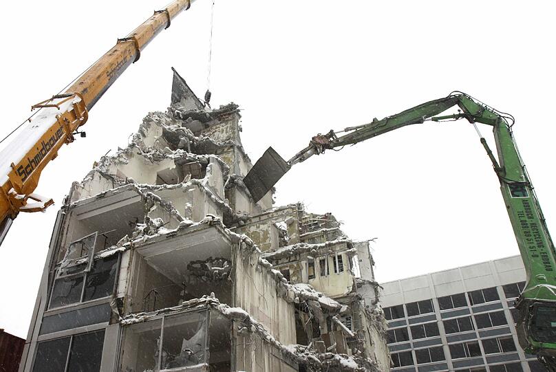 Das "Holiday Inn" wird abgerissen. Die Bilder von der Baustelle
