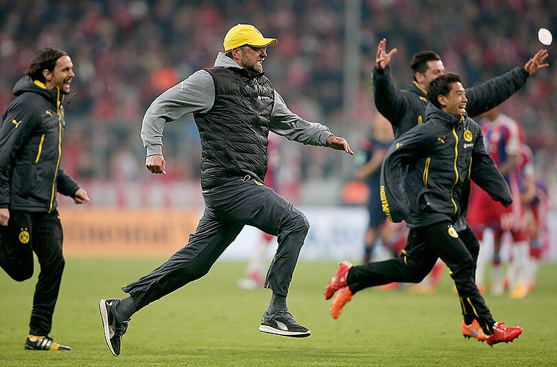 Legte auf dem Weg zu seiner Mannschaft einen Jubel-Sprint hin: BVB-Trainer Jürgen Klopp.