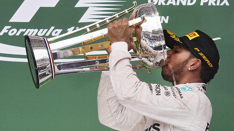 Lewis Hamilton: Nimmt er am Sonntag als Formel-1-Weltmeister den ganz großen Schluck aus dem Pokal?