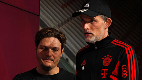 Jeder Wackler könnte im Saisonendspurt den Titel für den jeweils anderen bedeuten: BVB-Coach Edin Terzic (li.) und Bayern-Trainer Thomas Tuchel (re.)