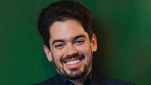 Lahav Shani, der designierte Chefdirigent der Münchner Philharmoniker, eröffnet die kommende Saison mit Bruckner.