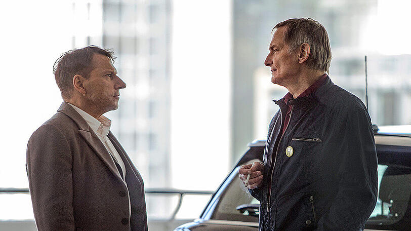 "Tatort: Der rote Schatten": Thorsten Lannert (Richy Müller) befragt Kravitz (Christoph Hofrichter) über die Aktivitäten des Verfassungsschutzes im Herbst 1977