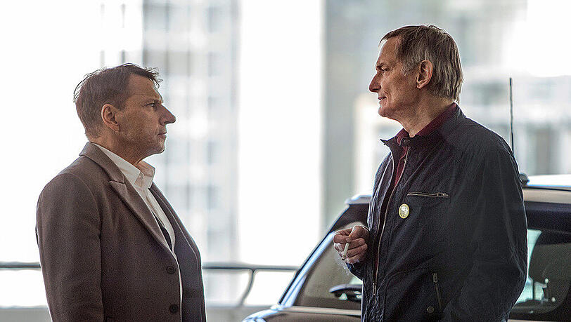 "Tatort: Der rote Schatten": Thorsten Lannert (Richy Müller) befragt Kravitz (Christoph Hofrichter) über die Aktivitäten des Verfassungsschutzes im Herbst 1977 "Tatort: Der rote Schatten": Thorsten Lannert (Richy Müller) befragt Kravitz (Christoph Hofrichter) über die Aktivitäten des Verfassungsschutzes im Herbst 1977