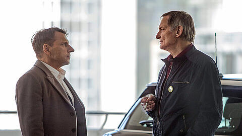 "Tatort: Der rote Schatten": Thorsten Lannert (Richy Müller) befragt Kravitz (Christoph Hofrichter) über die Aktivitäten des Verfassungsschutzes im Herbst 1977