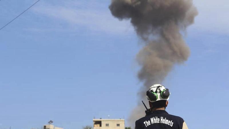 Ein Mitglied der syrischen Weißhelme. Ein Mitglied der syrischen Weißhelme.