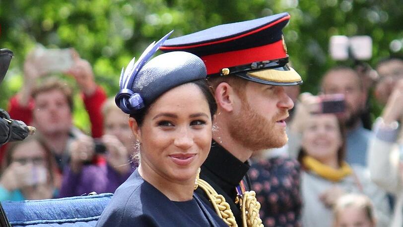Herzogin Meghan und Prinz Harry werden die "Trooping the Colour"-Parade vom Buckingham Palast aus verfolgen.
