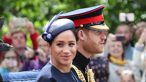Herzogin Meghan und Prinz Harry werden die "Trooping the Colour"-Parade vom Buckingham Palast aus verfolgen.
