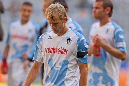 Das Spiel bereitete Daniel Bierofka zuletzt Schmerzen. Deswegen setzt er nun beim Testspiel gegen seinen alten Verein aus.