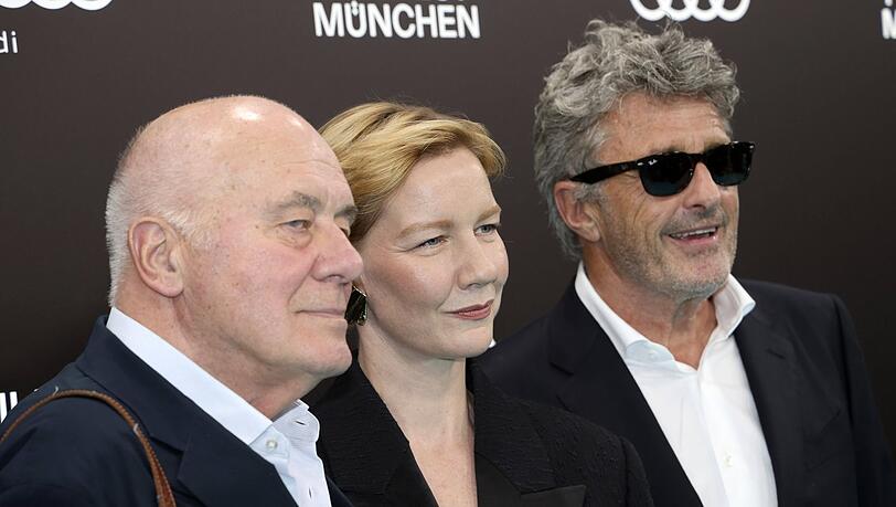 Hanns Zischler, Sandra H&uuml;ller und Pawel Pawlikowski bei der Er&ouml;ffnung des 43. Filmfests M&uuml;nchen 2026.