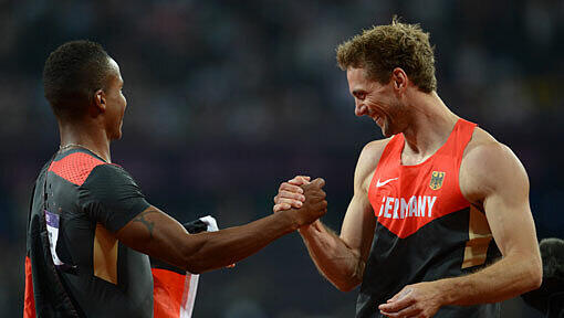 Freude bei den deutschen Stabhochspringern: Rafael Holzdeppe (links) und Björn Otto holen in London Silber und Bronze. Freude bei den deutschen Stabhochspringern: Rafael Holzdeppe (links) und Björn Otto holen in London Silber und Bronze.