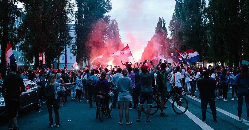 Die Polizei hatte die Fans stets im Blick.