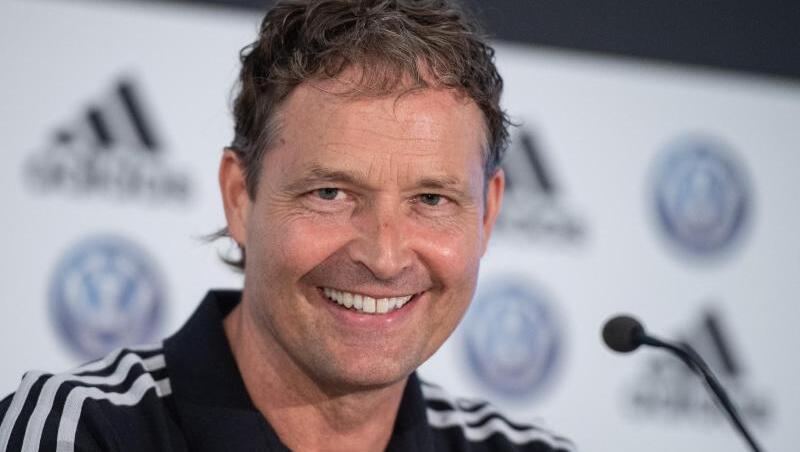 Co-Trainer Marcus Sorg ersetzt den erkrankten Joachim Löw. Co-Trainer Marcus Sorg ersetzt den erkrankten Joachim Löw.